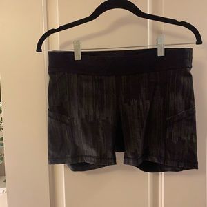 Lululemon black pattern spandex - wunder under - 6